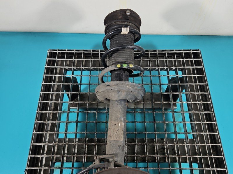 Amortyzator przód prawy przedni Vw Passat B8