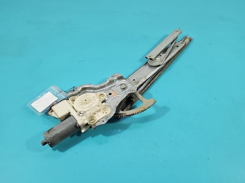 Podnośnik przód lewy Toyota Avensis II T25 5d HB Podnośnik przód lewy Toyota Avensis II T25 5d HB