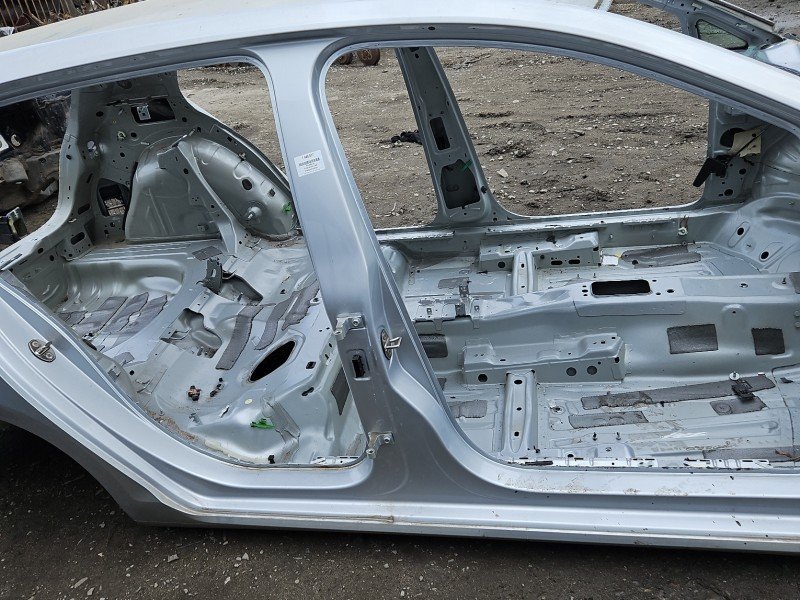 Próg prawy SŁUPEK ŚRODKOWY B Vw Golf VII HB 5d srebrny Próg prawy SŁUPEK ŚRODKOWY B Vw Golf VII HB 5d srebrny