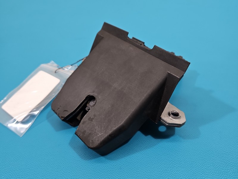 Zamek klapy tył 31335870 Volvo V40 II 12- HB Producent części: Volvo, 4pin