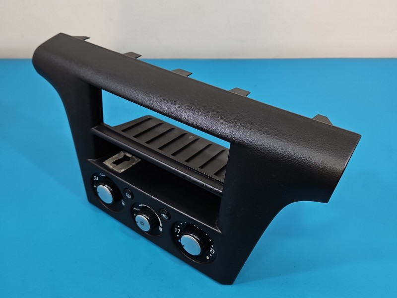 Konsola panel nawiewu Mitsubishi Outlander I MR979972HA