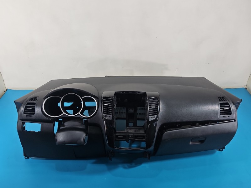 Deska rozdzielcza airbag pasażera kokpit Kia Venga