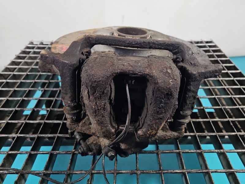 Zacisk przód lewy Peugeot 407 2.0 hdi