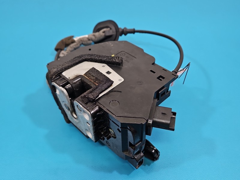 Zamek przód lewy 805011929R Renault Clio IV 12-20 EUROPA 4pin