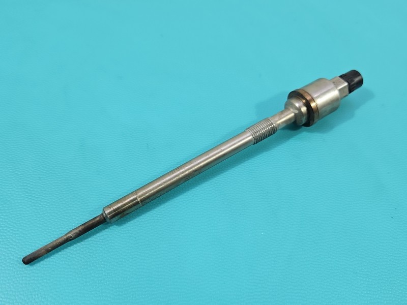 Świeca żarowa Opel Insignia A 55590467 2.0 cdti