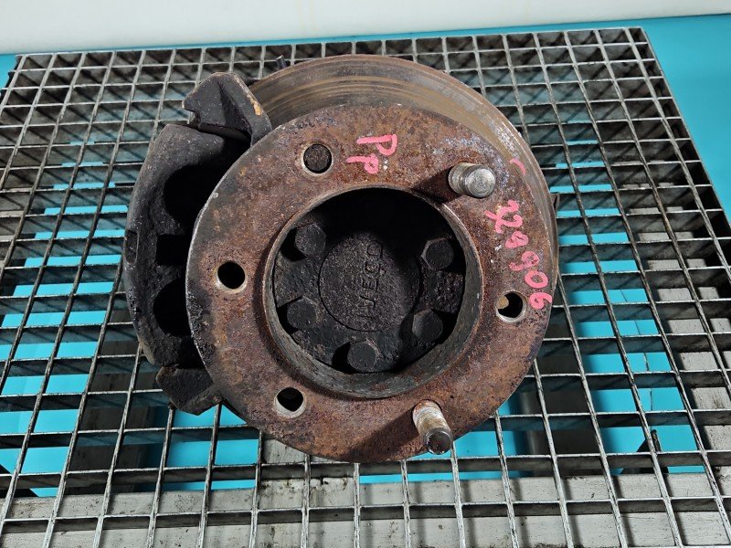 Zwrotnica prawa piasta przód 2.8 TD Iveco Daily III Zwrotnica prawa piasta przód 2.8 TD Iveco Daily III