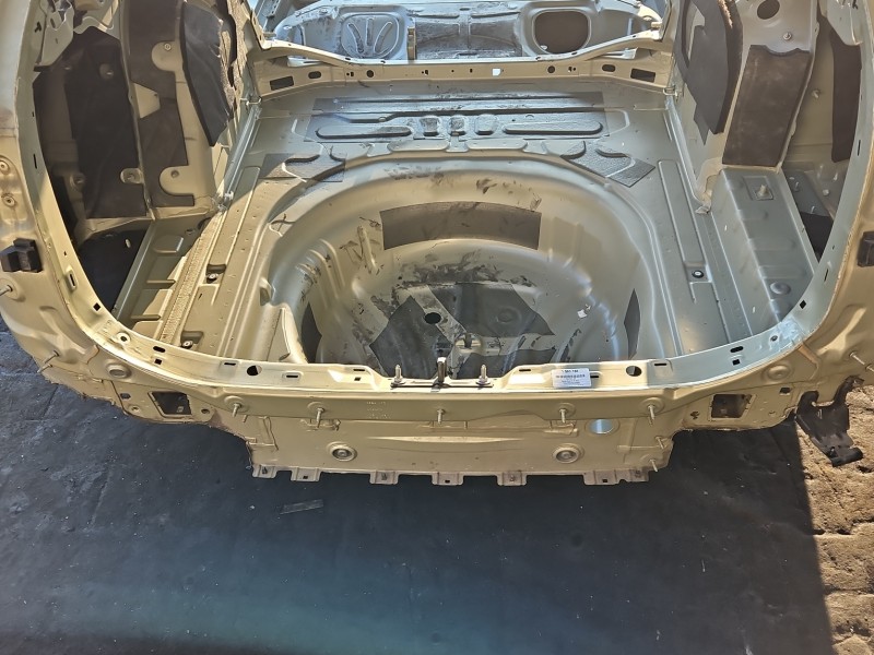 Pas tylny podłoga wanna bagażnika Skoda Superb IV kombi