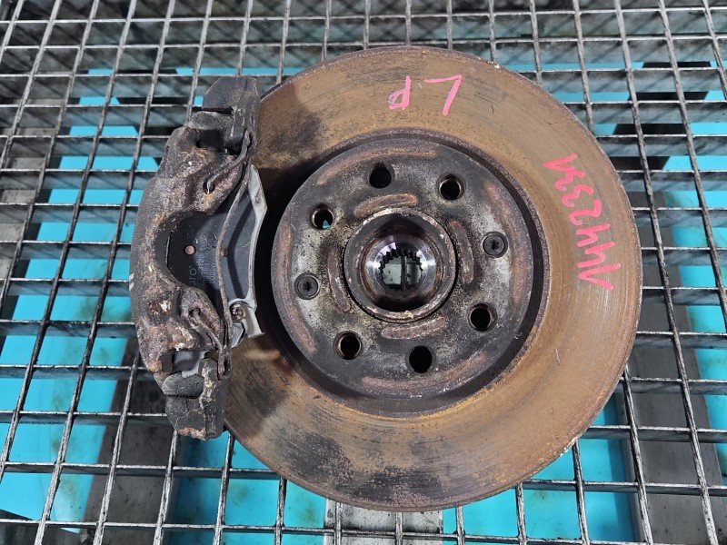 Zwrotnica lewa piasta przód 1.4 16V Opel Corsa E Zwrotnica lewa piasta przód 1.4 16V Opel Corsa E