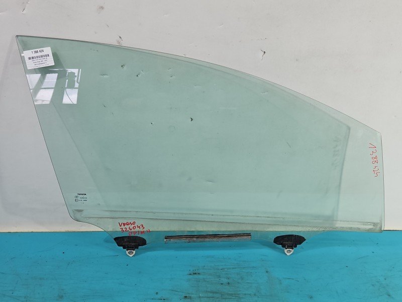 Szyba drzwi przód prawa Toyota Verso 09- HB