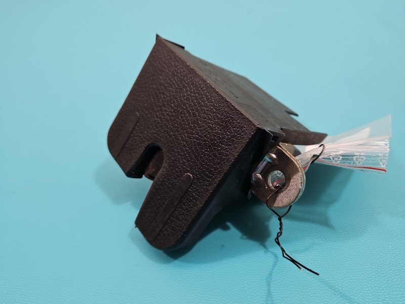 Zamek klapy tył 3C9827645A Vw Passat B6 kombi Volkswagen, Europejska, 4PIN Zamek klapy tył 3C9827645A Vw Passat B6 kombi Volkswagen, Europejska, 4PIN
