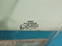 Szyba drzwi przód lewa Audi A4 B5 sedan