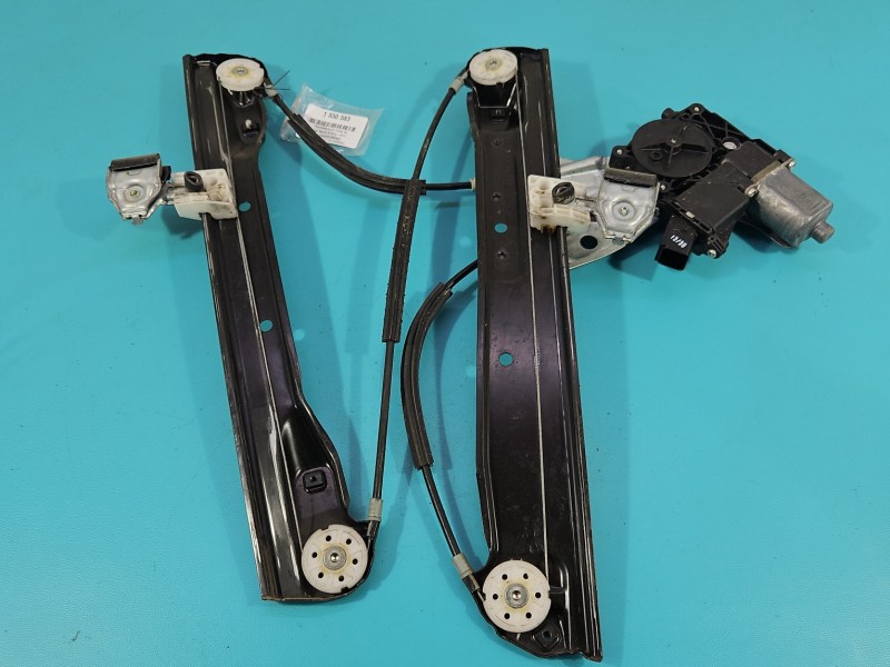 Podnośnik przód prawy SZYBY WINDA Opel Meriva B Producent części: OPEL, 7 PIN KATALOGOWO 13354548 5d HB