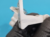 Zawias drzwi przód lewy Skoda Octavia IV