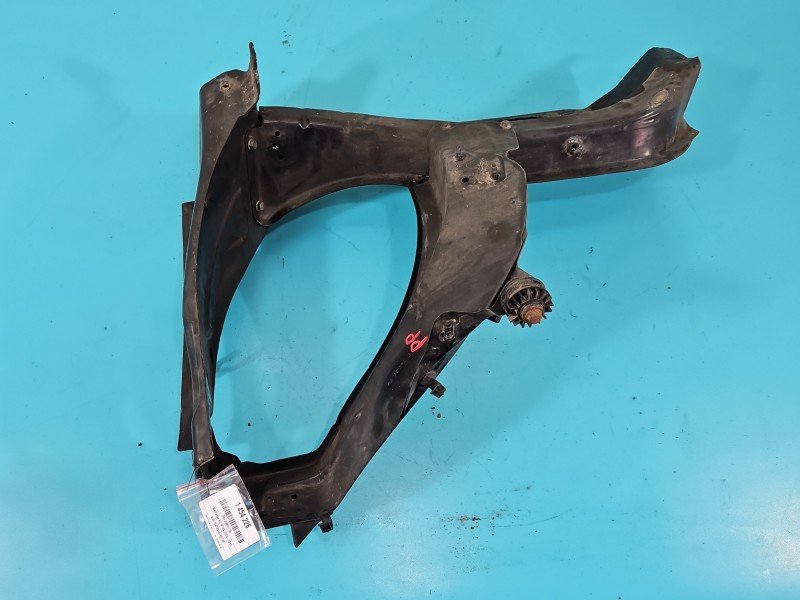 Pas przedni Mercedes ML W164