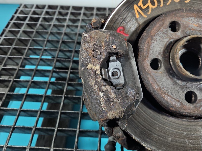 Zacisk przód lewy Vw Golf IV 1.6 SR