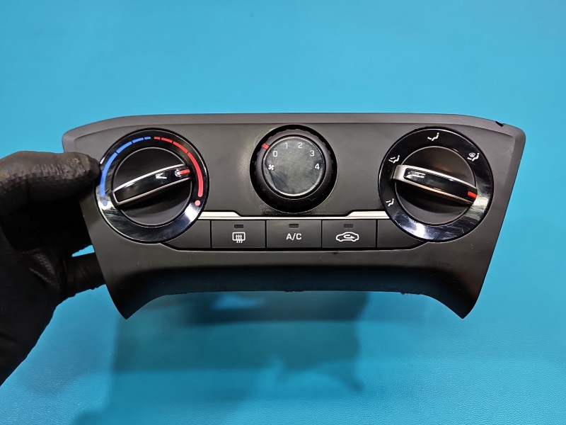 Konsola panel nawiewu HYUNDAI i20 II 14-20 97250-C8110