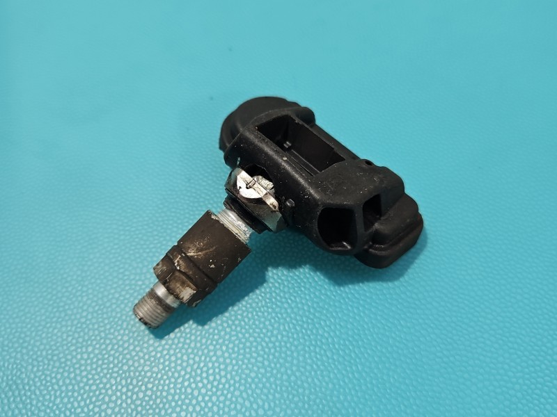 Czujnik ciśnienia opon Opel Astra IV J 2546A TPMS
