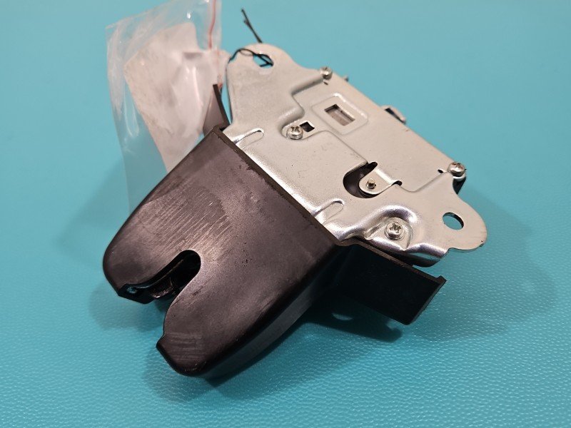 Zamek klapy tył Hyundai Elantra VI 15-20 sedan Hyundai, 3PIN