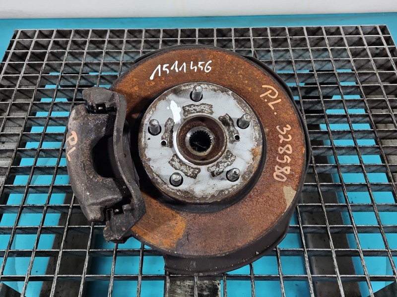 Zwrotnica lewa piasta przód 1.6 16V Toyota Auris II