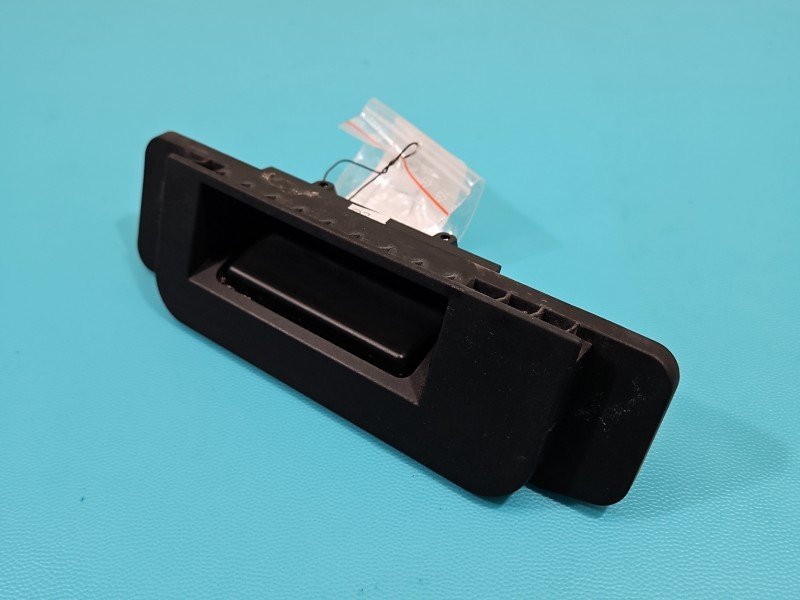 Klamka klapy tył Mercedes W205 2218702410