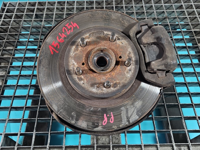 Zwrotnica prawa piasta przód 2.0 16V Toyota Rav4 I 94-