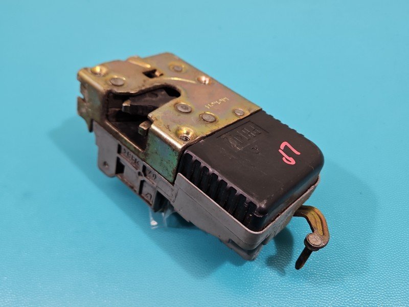 Zamek przód lewy Peugeot 807 EUROPA Peugeot, 6 pin Zamek przód lewy Peugeot 807 EUROPA Peugeot, 6 pin