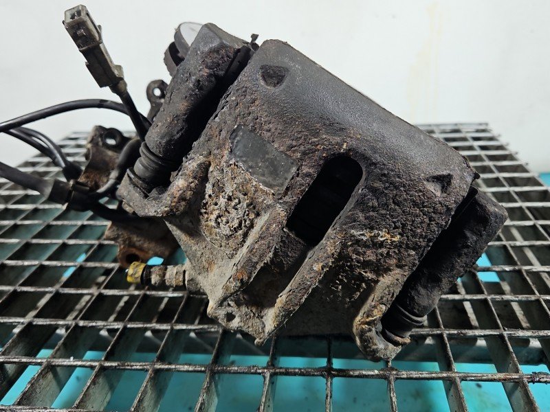 Zacisk przód lewy Citroen Xsara Picasso 2.0 HDI