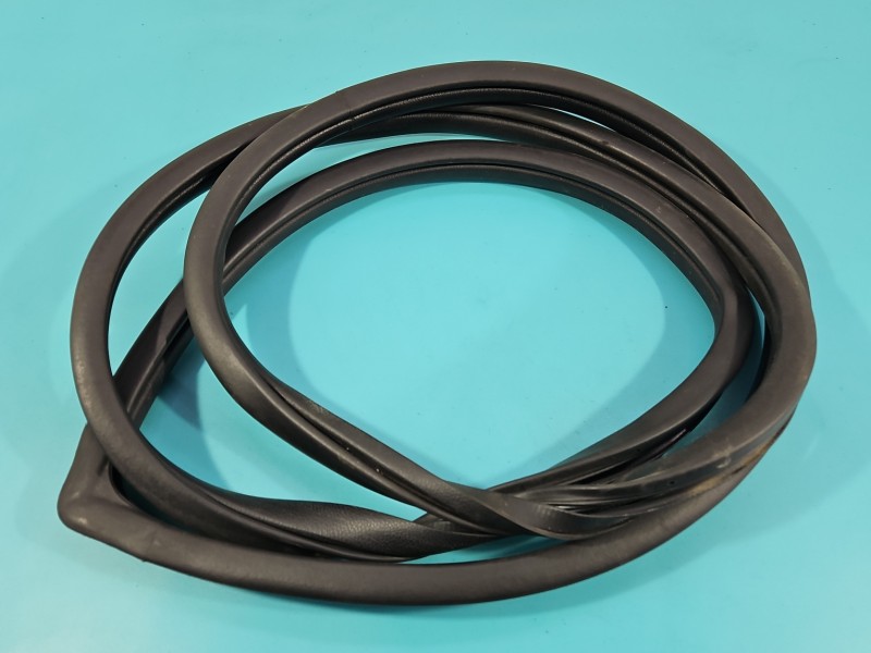 Uszczelka drzwi tył lewa Hyundai Santa Fe III 12–18