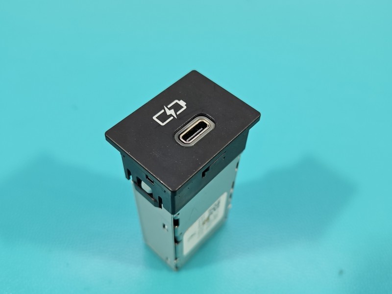 Gniazdo USB Toyota Corolla E21 19- 85532-60010