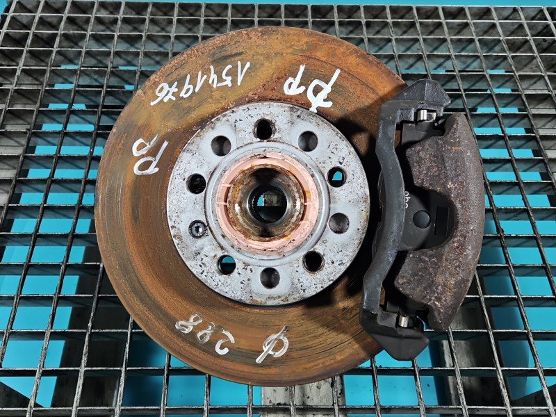 Zwrotnica prawa piasta przód 2.0 tdi Skoda Octavia III