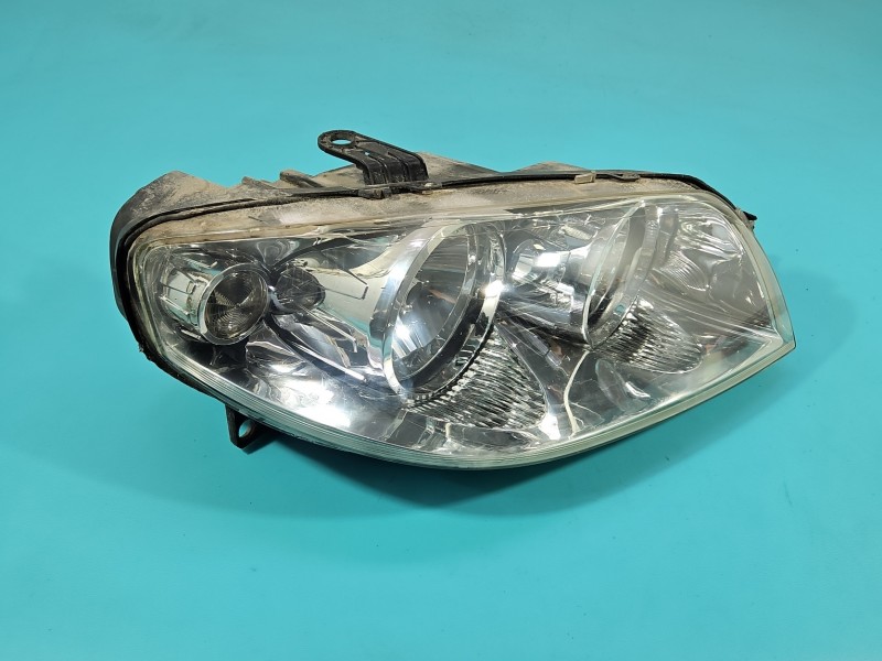 Reflektor prawy lampa przód Fiat Punto II EUROPA