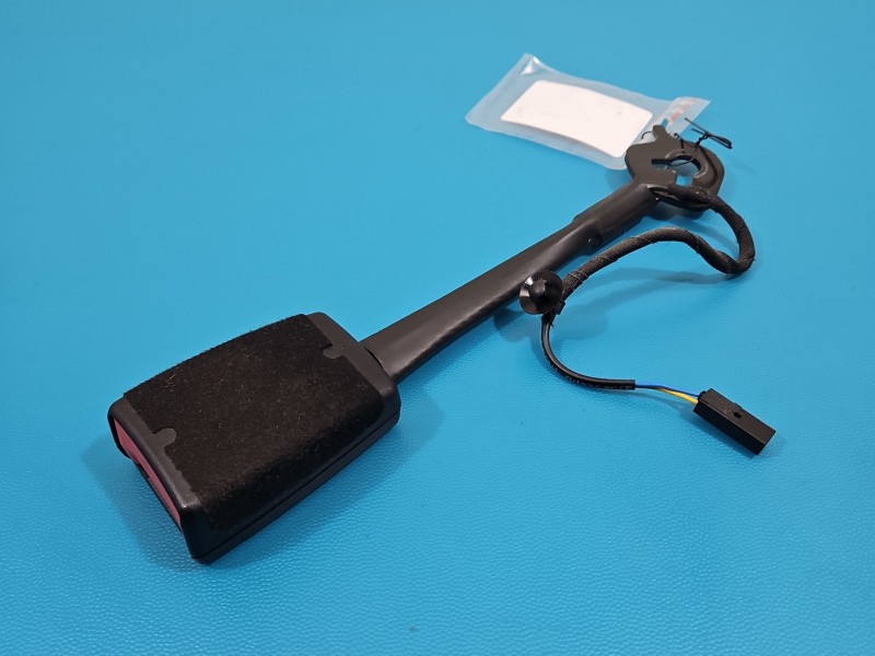 Pas bezpieczeństwa przód prawy pasażera Skoda Octavia III 5G3857755B