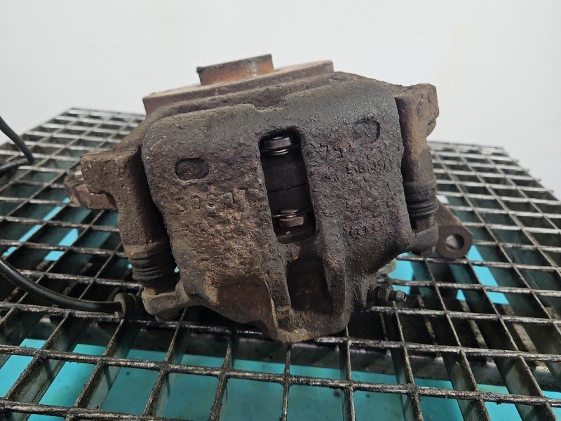 Zacisk przód lewy Audi 80 B4 2.0 jedn
