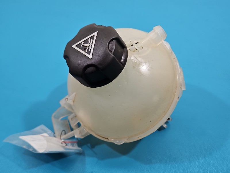 Zbiorniczek Zbiornik wyrównawczy Toyota Proace City 1.5 D4D