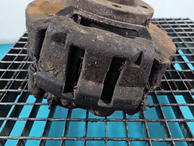 Zacisk przód lewy Renault Master II 2.5 DCI