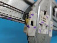 Podnośnik przód lewy SZYBY WINDA Peugeot Partner II 6PIN Pęknięcie przy mechanizmie podnoszenia mocującej szybę 5d HB