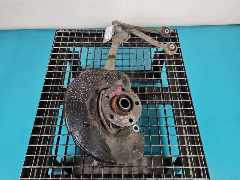 Zwrotnica lewa piasta przód 2.0 tdi Cag AUDI A4 B8