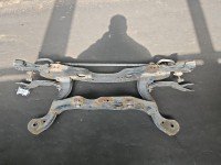 Tylna belka oś tył Infiniti Q30 1.6 T