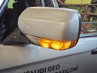 Lusterko lewe Subaru Forester II SG elektryczny, Europejska, Kod lakieru: 01G, Rysy na obudowie , brak nakrętki mocującej,...