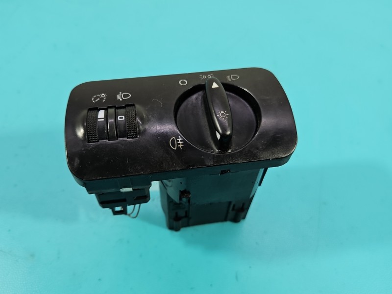 Przełącznik włącznik świateł Seat Leon I Toledo II 1M1941531K