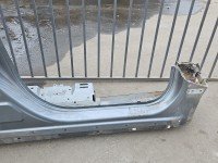 Próg prawy SŁUPEK ŚRODKOWY B Chevrolet Orlando HB 5d szary