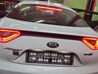 Blenda tył klapy Kia Stinger SNOW WHITE PEARL