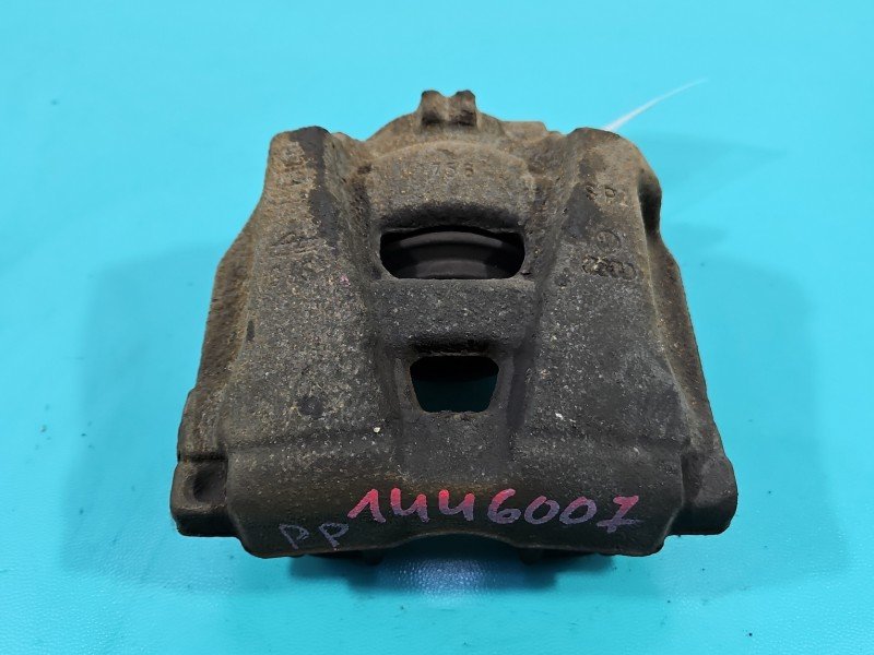 Zacisk przód prawy AUDI A4 B8 1.8 TFSI (Cje) Zacisk przód prawy AUDI A4 B8 1.8 TFSI (Cje)