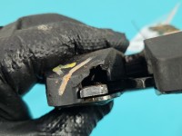 Zamek klapy tył 3A9827505 Vw Passat B4 kombi Uszkodzona obudowa