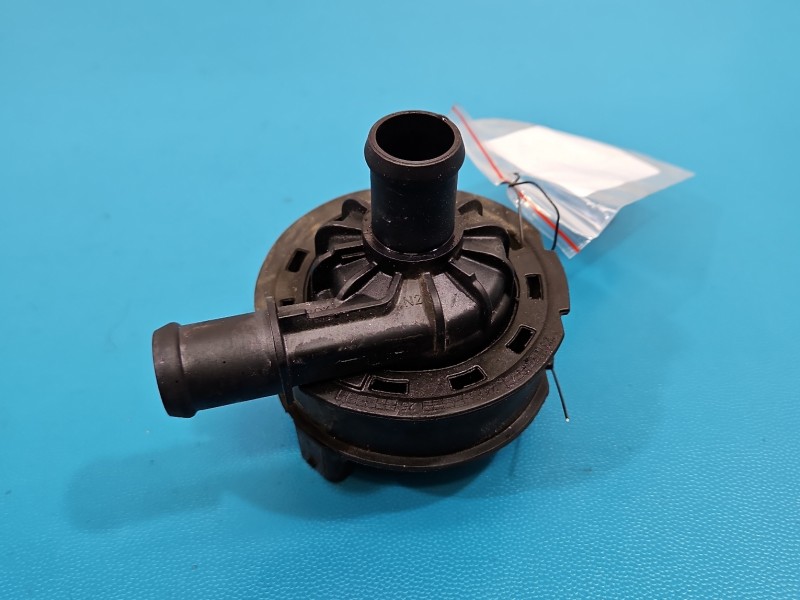 Pompka obiegu wody pompa Skoda Octavia IV 2.0 tdi 3Q0965567E