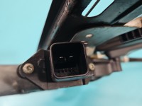 Podnośnik przód lewy Opel Astra IV J 13350757 5d HB