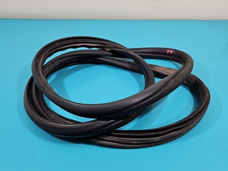 Uszczelka drzwi tył prawa Ford Ranger IV 98-11 Uszczelka drzwi tył prawa Ford Ranger IV 98-11