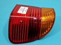 Lampa tył prawa Producent części: BMW, Z LISTWĄ ŻARÓWKOWĄ / KOMBI / POMARAŃCZOWY KIERUNEK Bmw e39 kombi