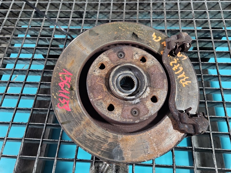 Zwrotnica prawa piasta przód 1.6 16V Citroen C4 I