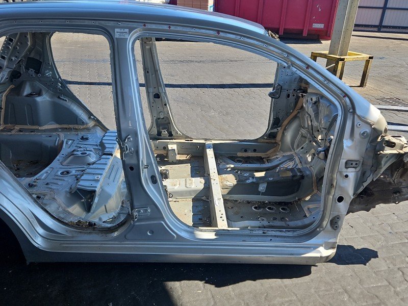 Próg prawy SŁUPEK ŚRODKOWY B Toyota Aygo II 14-22 HB 5d srebrny 1E7/FB21